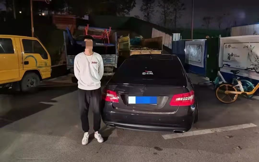 男子駕駛經(jīng)過(guò)改裝的小車參加聚會(huì)，被當(dāng)場(chǎng)查獲。通訊員供圖